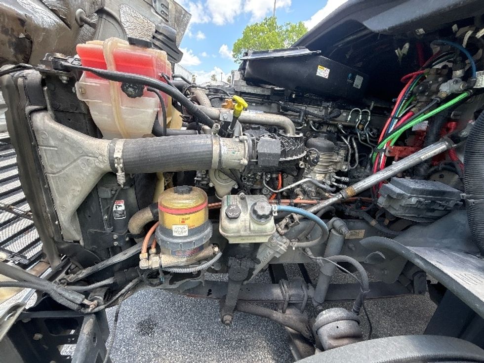 Day Cab Tractor-Heavy Duty Tractors-Freightliner-2018-Cascadia 12564ST-Medley-FL-512,424\n\t\tmiles-$ 39,000 - Image 16