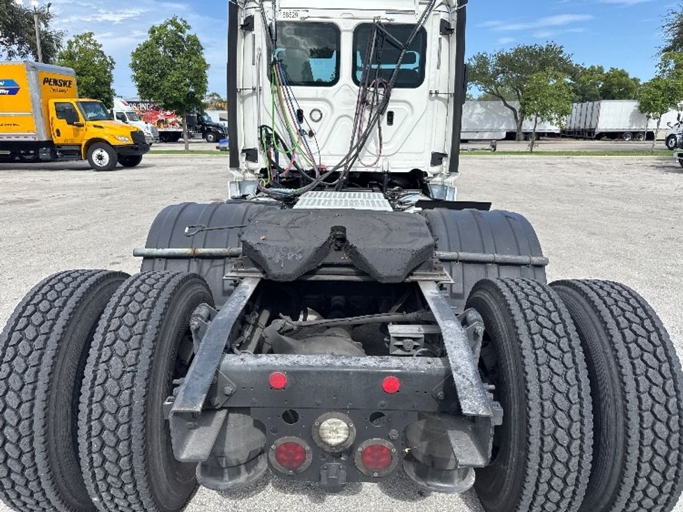 Day Cab Tractor-Heavy Duty Tractors-Freightliner-2018-Cascadia 12564ST-Medley-FL-596,117\n\t\tmiles-$ 29,000 - Image 6