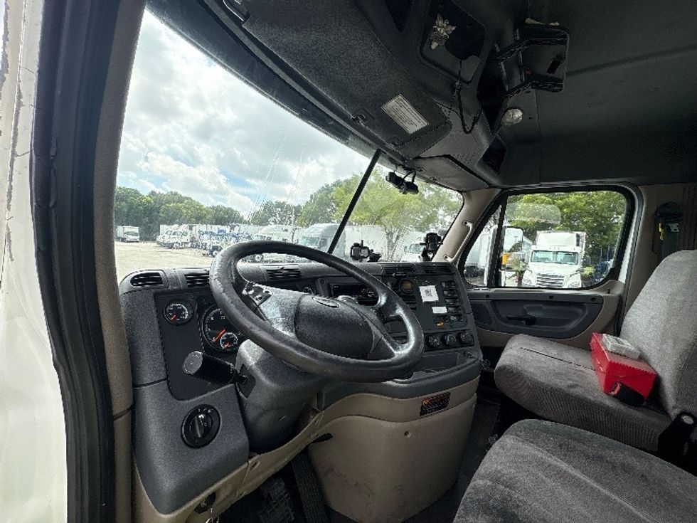 Day Cab Tractor-Heavy Duty Tractors-Freightliner-2018-Cascadia 12564ST-Medley-FL-705,912\n\t\tmiles-$ 22,250 - Image 10