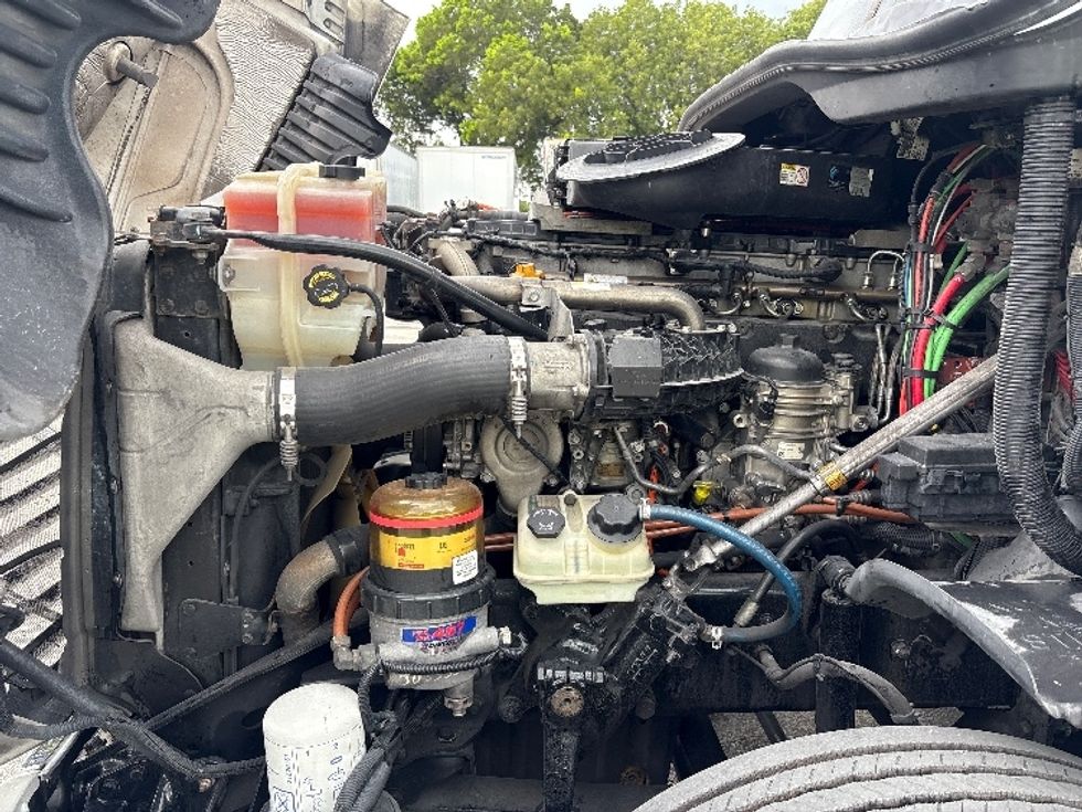 Day Cab Tractor-Heavy Duty Tractors-Freightliner-2018-Cascadia 12564ST-Medley-FL-705,912\n\t\tmiles-$ 22,250 - Image 16