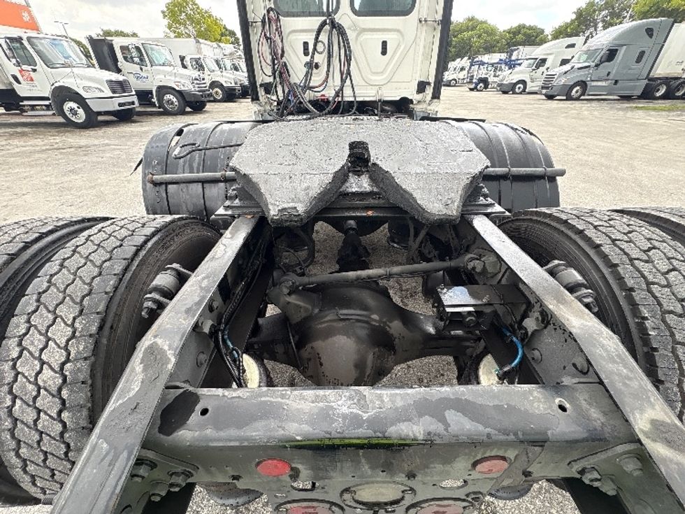 Day Cab Tractor-Heavy Duty Tractors-Freightliner-2018-Cascadia 12564ST-Medley-FL-705,912\n\t\tmiles-$ 22,250 - Image 6