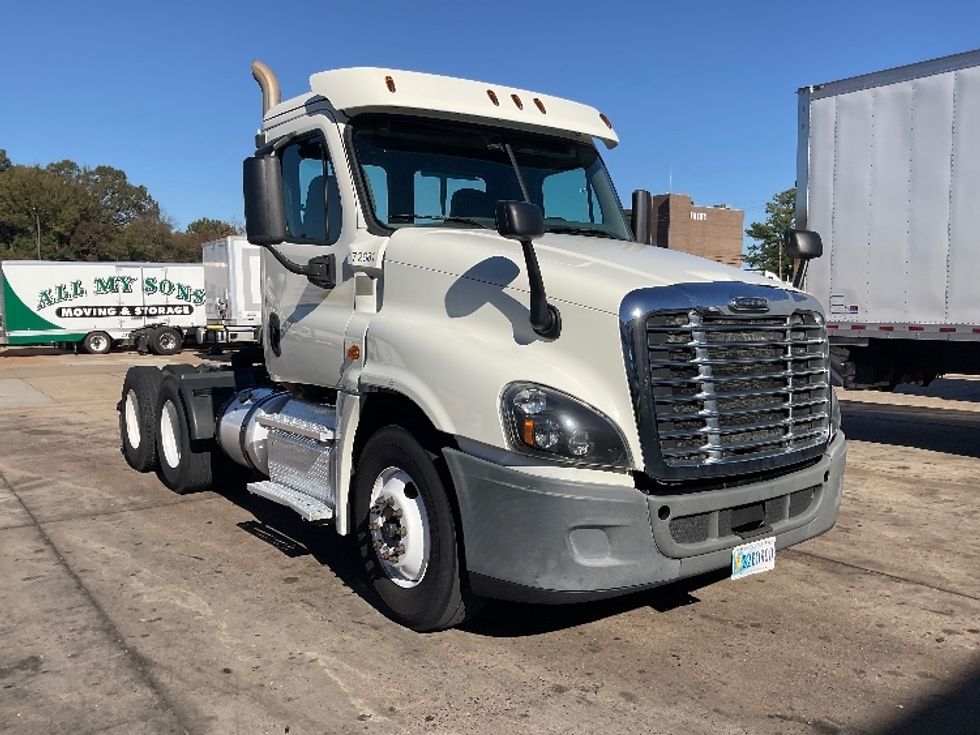 Day Cab Tractor-Heavy Duty Tractors-Freightliner-2018-Cascadia 12564ST-Memphis-TN-363,412\n\t\tmiles-$ 43,000 - Image 1