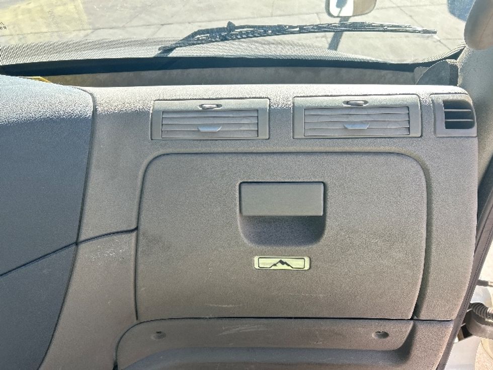 Day Cab Tractor-Heavy Duty Tractors-Freightliner-2018-Cascadia 12564ST-Memphis-TN-363,412\n\t\tmiles-$ 43,000 - Image 13