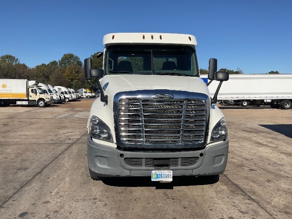 Day Cab Tractor-Heavy Duty Tractors-Freightliner-2018-Cascadia 12564ST-Memphis-TN-363,412\n\t\tmiles-$ 43,000 - Image 2