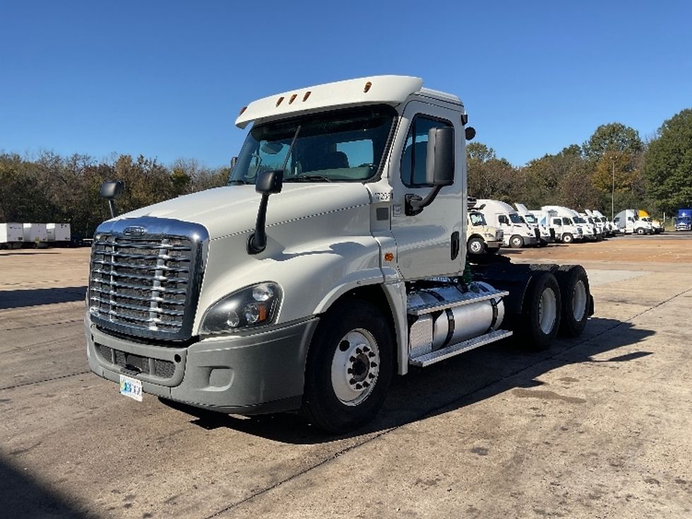 Day Cab Tractor-Heavy Duty Tractors-Freightliner-2018-Cascadia 12564ST-Memphis-TN-363,412\n\t\tmiles-$ 43,000 - Image 3