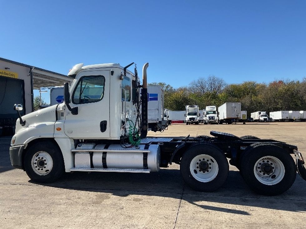 Day Cab Tractor-Heavy Duty Tractors-Freightliner-2018-Cascadia 12564ST-Memphis-TN-363,412\n\t\tmiles-$ 43,000 - Image 4