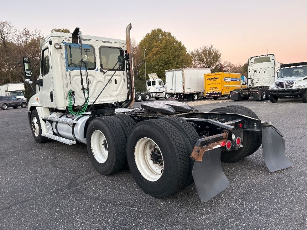 Day Cab Tractor-Heavy Duty Tractors-Freightliner-2018-Cascadia 12564ST-Memphis-TN-363,412\n\t\tmiles-$ 43,000 - Image 5