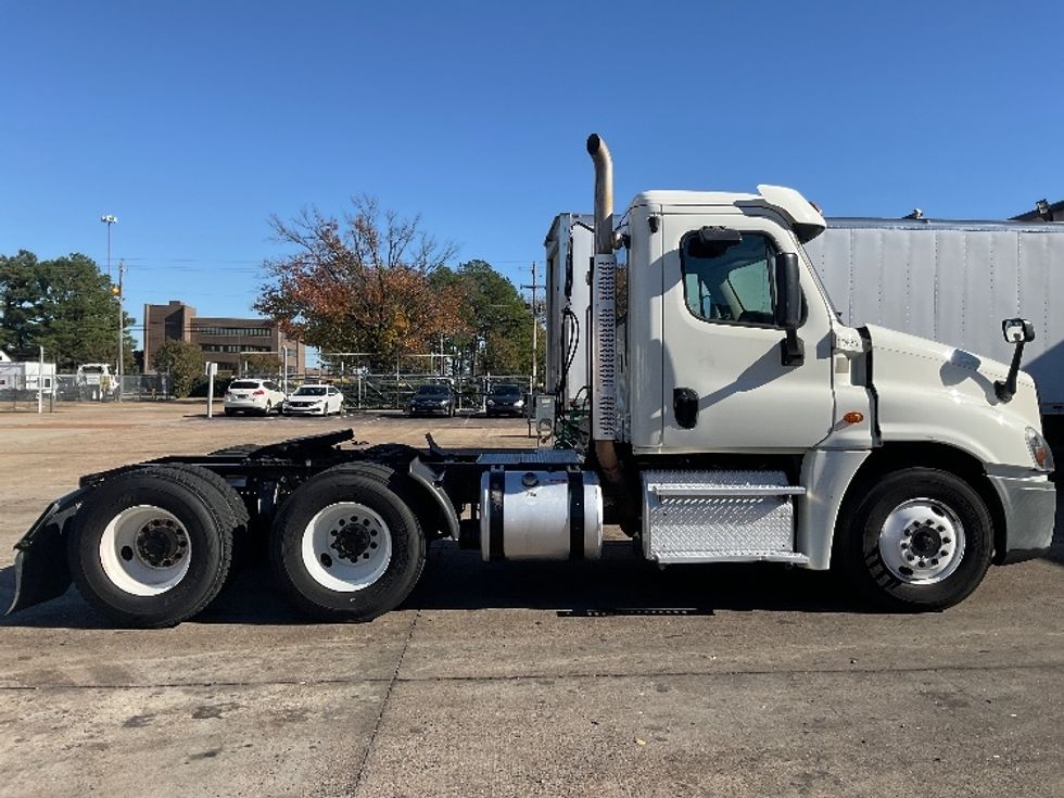 Day Cab Tractor-Heavy Duty Tractors-Freightliner-2018-Cascadia 12564ST-Memphis-TN-363,412\n\t\tmiles-$ 43,000 - Image 8