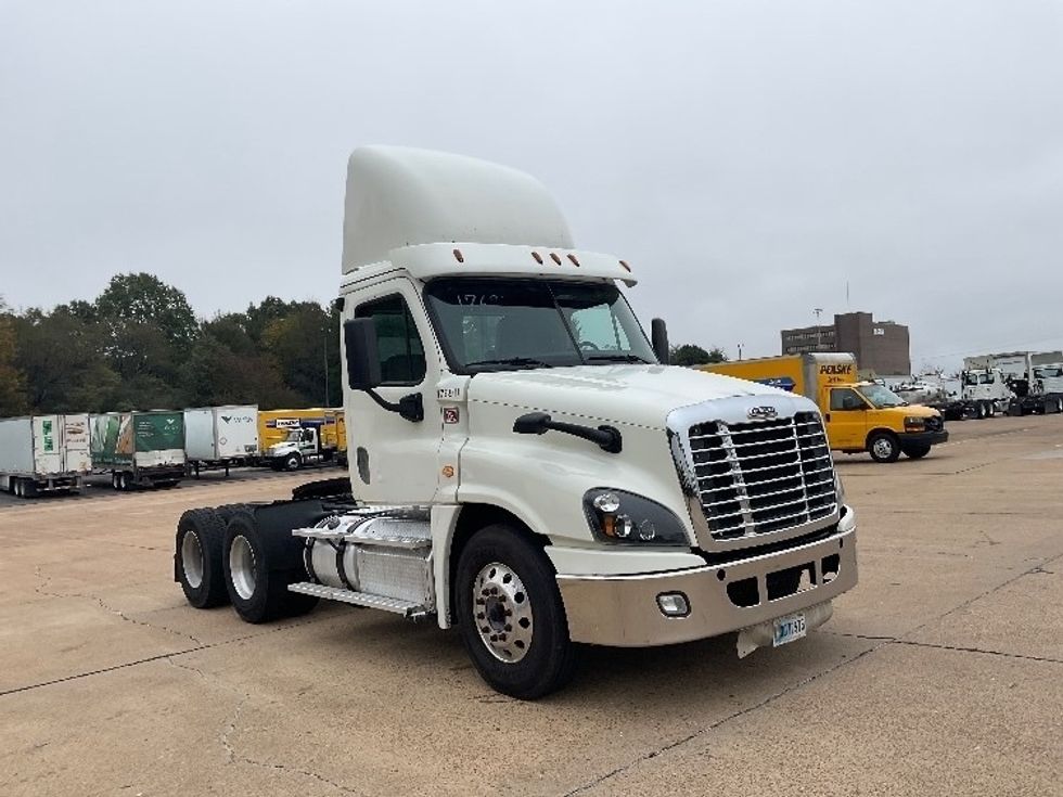 Day Cab Tractor-Heavy Duty Tractors-Freightliner-2018-Cascadia 12564ST-Memphis-TN-556,013\n\t\tmiles-$ 35,000 - Image 1
