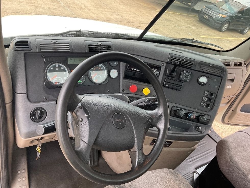 Day Cab Tractor-Heavy Duty Tractors-Freightliner-2018-Cascadia 12564ST-Memphis-TN-556,013\n\t\tmiles-$ 35,000 - Image 11