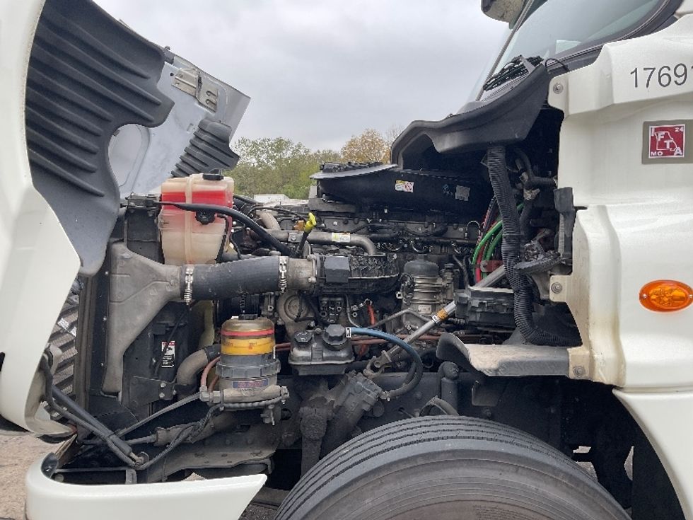 Day Cab Tractor-Heavy Duty Tractors-Freightliner-2018-Cascadia 12564ST-Memphis-TN-556,013\n\t\tmiles-$ 35,000 - Image 16