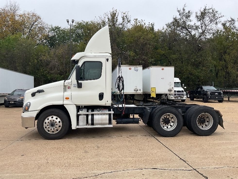 Day Cab Tractor-Heavy Duty Tractors-Freightliner-2018-Cascadia 12564ST-Memphis-TN-556,013\n\t\tmiles-$ 35,000 - Image 4