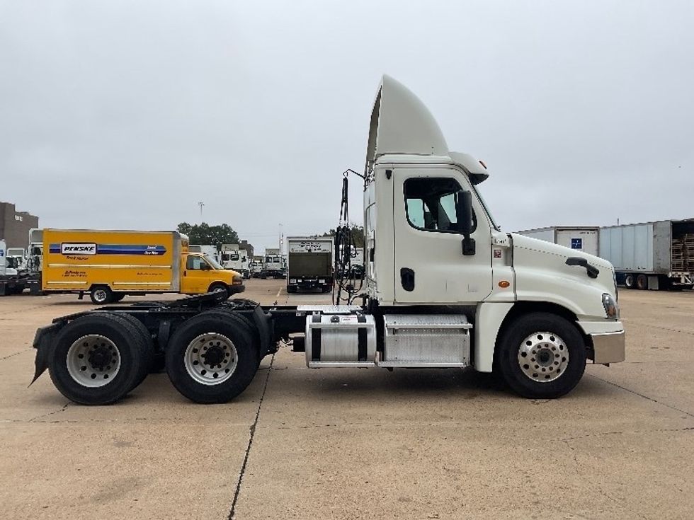 Day Cab Tractor-Heavy Duty Tractors-Freightliner-2018-Cascadia 12564ST-Memphis-TN-556,013\n\t\tmiles-$ 35,000 - Image 8