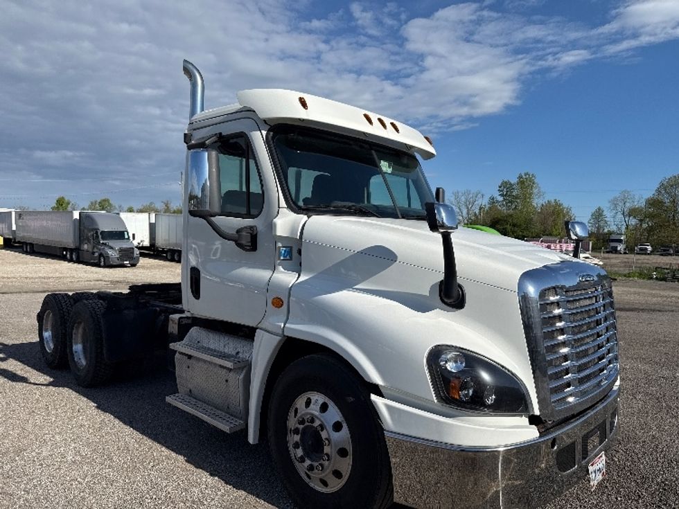 Day Cab Tractor-Heavy Duty Tractors-Freightliner-2018-Cascadia 12564ST-Middlefield-OH-216,436\n\t\tmiles-$ 41,750 - Image 1