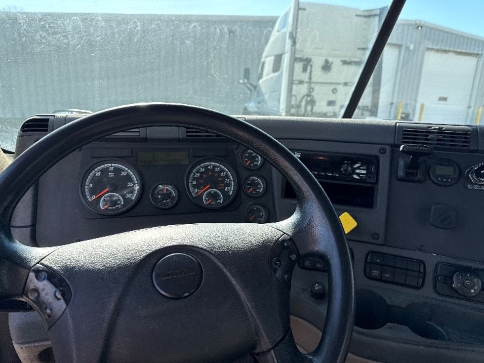 Day Cab Tractor-Heavy Duty Tractors-Freightliner-2018-Cascadia 12564ST-Middlefield-OH-216,436\n\t\tmiles-$ 41,750 - Image 11
