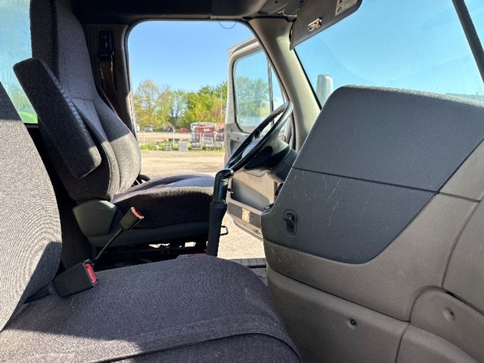 Day Cab Tractor-Heavy Duty Tractors-Freightliner-2018-Cascadia 12564ST-Middlefield-OH-216,436\n\t\tmiles-$ 41,750 - Image 14