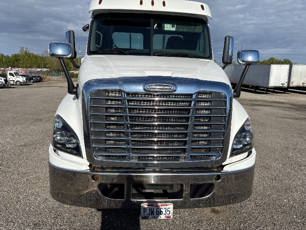 Day Cab Tractor-Heavy Duty Tractors-Freightliner-2018-Cascadia 12564ST-Middlefield-OH-216,436\n\t\tmiles-$ 41,750 - Image 2