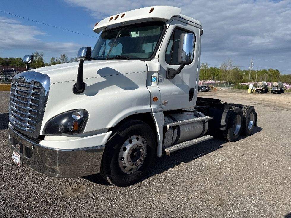 Day Cab Tractor-Heavy Duty Tractors-Freightliner-2018-Cascadia 12564ST-Middlefield-OH-216,436\n\t\tmiles-$ 41,750 - Image 3