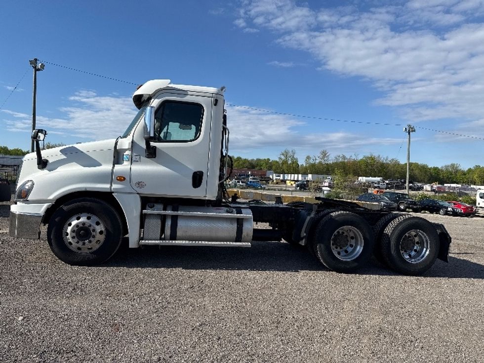 Day Cab Tractor-Heavy Duty Tractors-Freightliner-2018-Cascadia 12564ST-Middlefield-OH-216,436\n\t\tmiles-$ 41,750 - Image 4