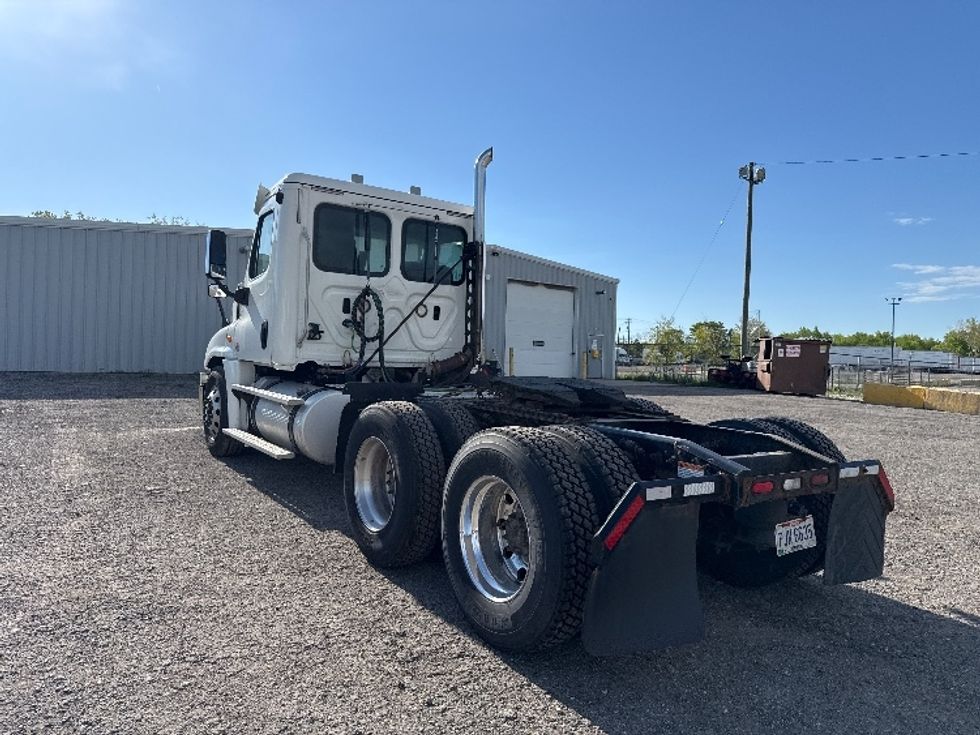 Day Cab Tractor-Heavy Duty Tractors-Freightliner-2018-Cascadia 12564ST-Middlefield-OH-216,436\n\t\tmiles-$ 41,750 - Image 5