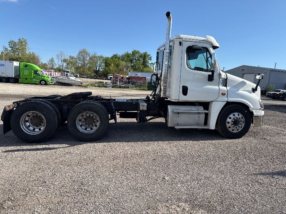 Day Cab Tractor-Heavy Duty Tractors-Freightliner-2018-Cascadia 12564ST-Middlefield-OH-216,436\n\t\tmiles-$ 41,750 - Image 8