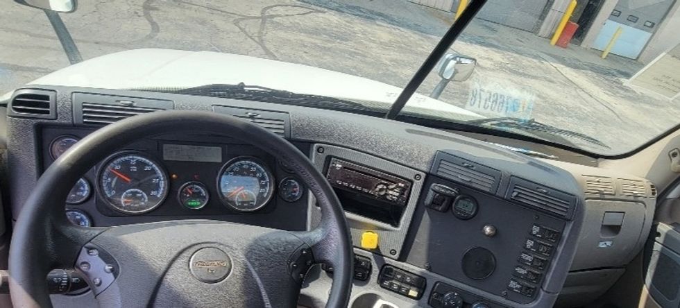 Day Cab Tractor-Heavy Duty Tractors-Freightliner-2018-Cascadia 12564ST-Middlefield-OH-399,242\n\t\tmiles-$ 40,000 - Image 10
