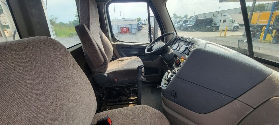 Day Cab Tractor-Heavy Duty Tractors-Freightliner-2018-Cascadia 12564ST-Middlefield-OH-399,242\n\t\tmiles-$ 40,000 - Image 12