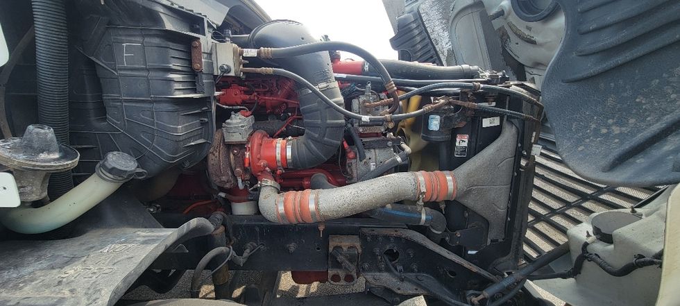 Day Cab Tractor-Heavy Duty Tractors-Freightliner-2018-Cascadia 12564ST-Middlefield-OH-399,242\n\t\tmiles-$ 40,000 - Image 13