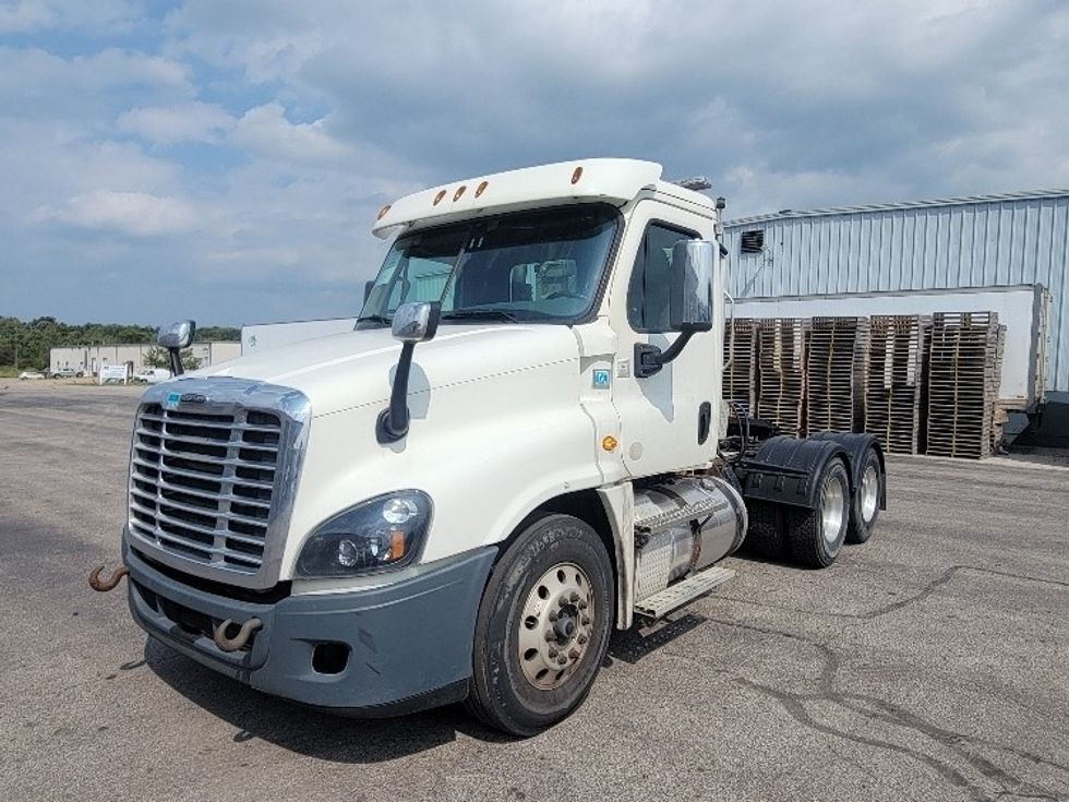 Day Cab Tractor-Heavy Duty Tractors-Freightliner-2018-Cascadia 12564ST-Middlefield-OH-399,242\n\t\tmiles-$ 40,000 - Image 3