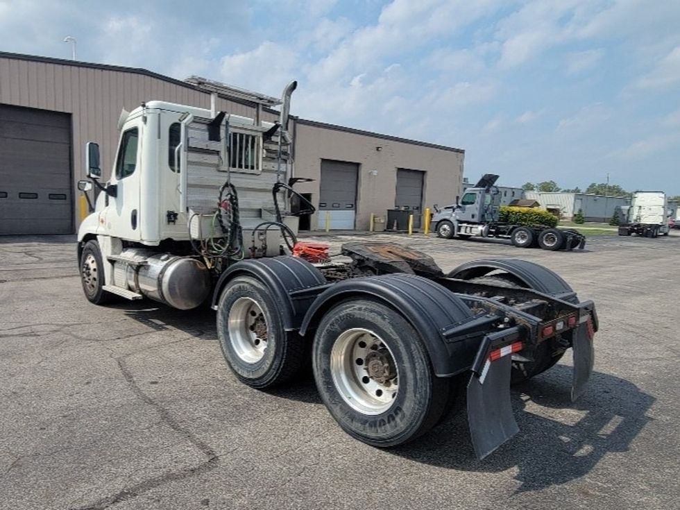 Day Cab Tractor-Heavy Duty Tractors-Freightliner-2018-Cascadia 12564ST-Middlefield-OH-399,242\n\t\tmiles-$ 40,000 - Image 5