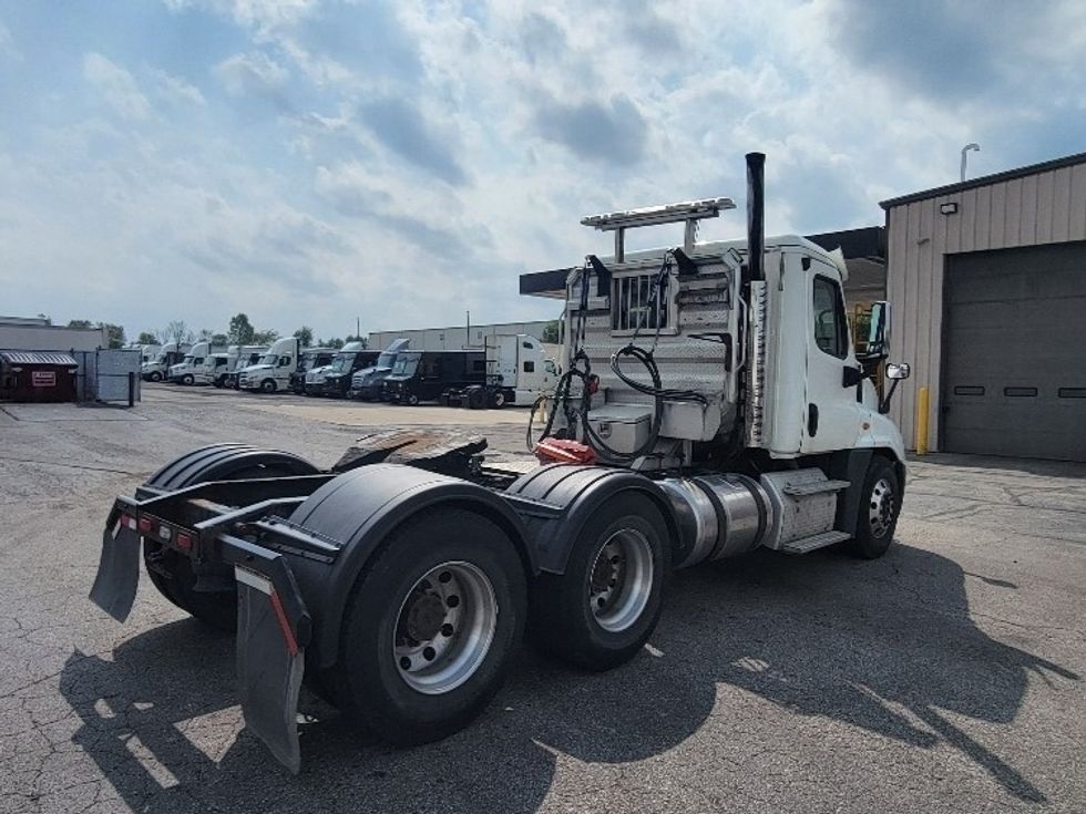 Day Cab Tractor-Heavy Duty Tractors-Freightliner-2018-Cascadia 12564ST-Middlefield-OH-399,242\n\t\tmiles-$ 40,000 - Image 6