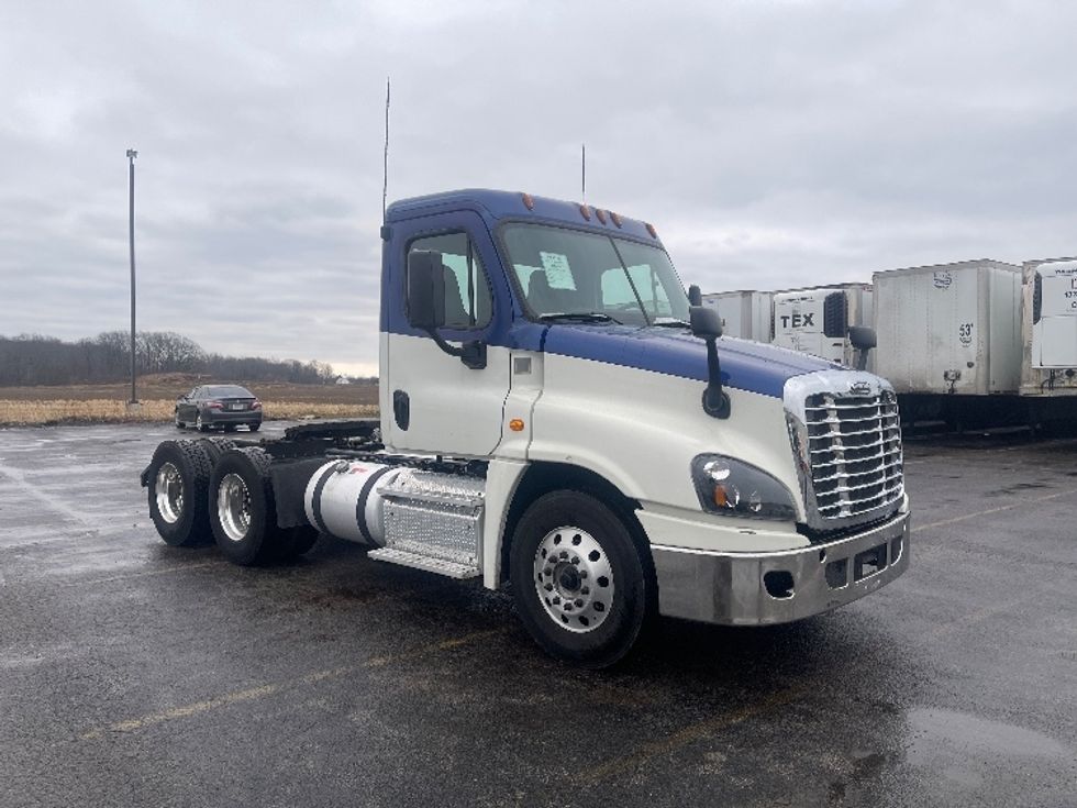 Day Cab Tractor-Heavy Duty Tractors-Freightliner-2018-Cascadia 12564ST-Middlefield-OH-404,994
		miles-$ 39,500