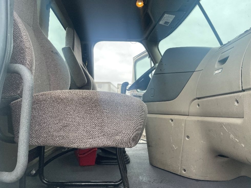 Day Cab Tractor-Heavy Duty Tractors-Freightliner-2018-Cascadia 12564ST-Middlefield-OH-404,994\n\t\tmiles-$ 39,500 - Image 14