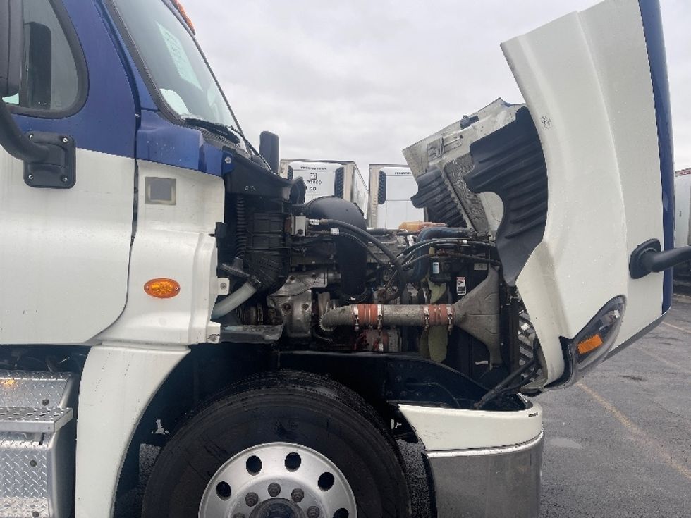 Day Cab Tractor-Heavy Duty Tractors-Freightliner-2018-Cascadia 12564ST-Middlefield-OH-404,994\n\t\tmiles-$ 39,500 - Image 15