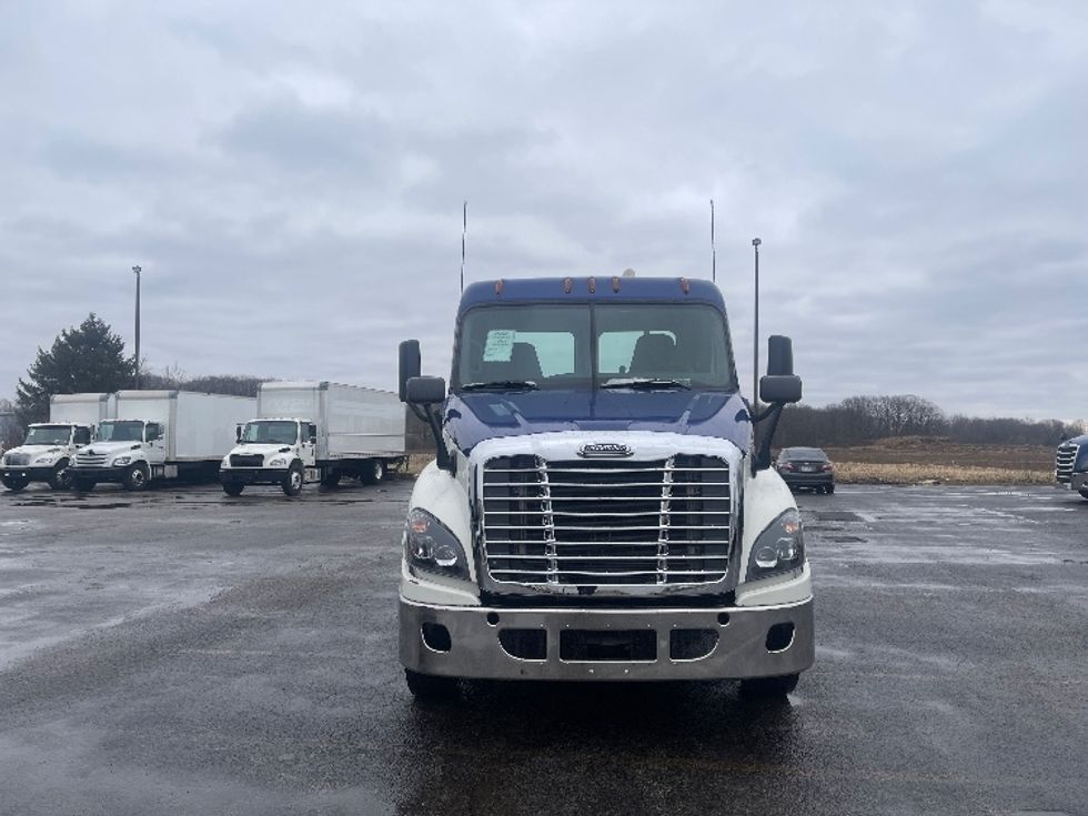 Day Cab Tractor-Heavy Duty Tractors-Freightliner-2018-Cascadia 12564ST-Middlefield-OH-404,994\n\t\tmiles-$ 39,500 - Image 2
