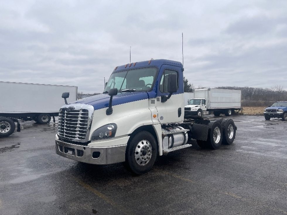 Day Cab Tractor-Heavy Duty Tractors-Freightliner-2018-Cascadia 12564ST-Middlefield-OH-404,994\n\t\tmiles-$ 39,500 - Image 3