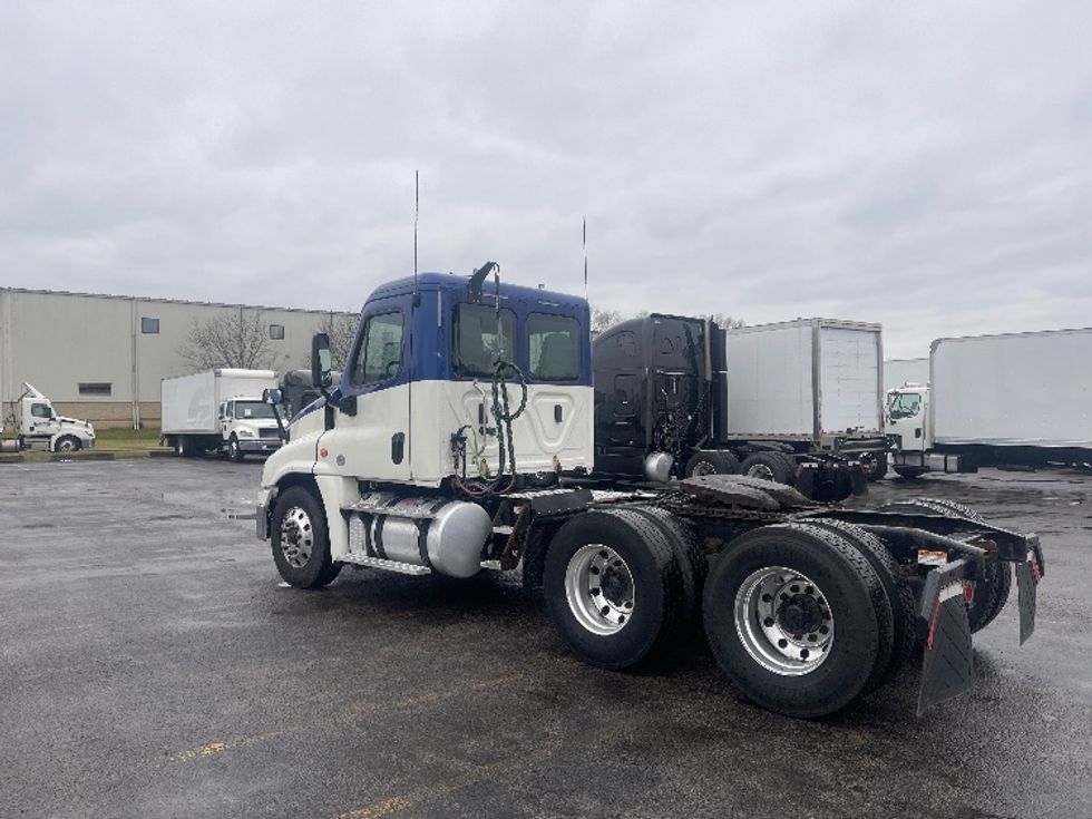 Day Cab Tractor-Heavy Duty Tractors-Freightliner-2018-Cascadia 12564ST-Middlefield-OH-404,994\n\t\tmiles-$ 39,500 - Image 5