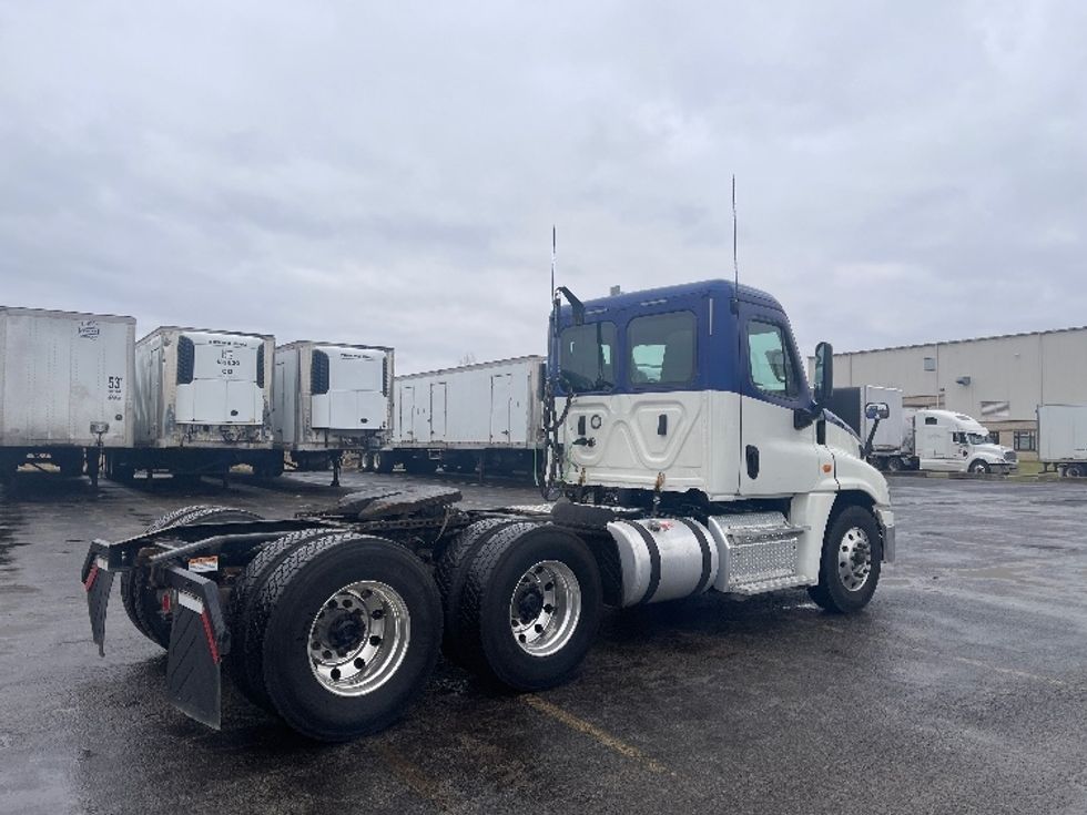Day Cab Tractor-Heavy Duty Tractors-Freightliner-2018-Cascadia 12564ST-Middlefield-OH-404,994\n\t\tmiles-$ 39,500 - Image 7