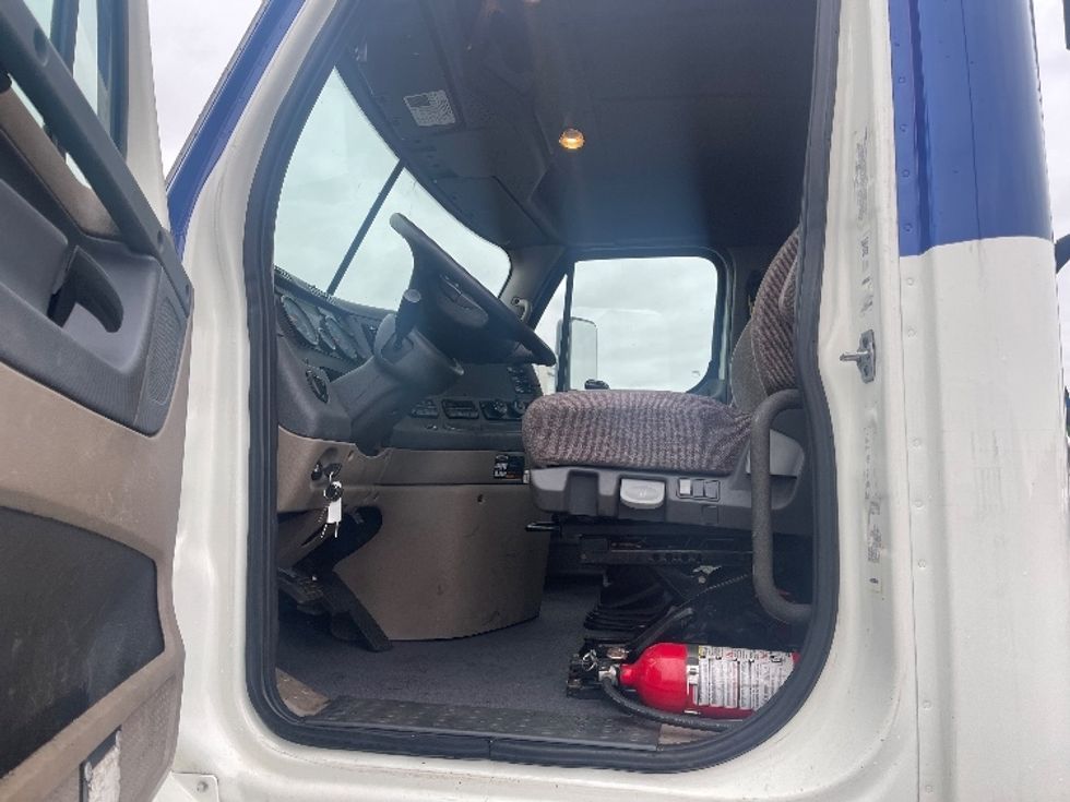 Day Cab Tractor-Heavy Duty Tractors-Freightliner-2018-Cascadia 12564ST-Middlefield-OH-404,994\n\t\tmiles-$ 39,500 - Image 9