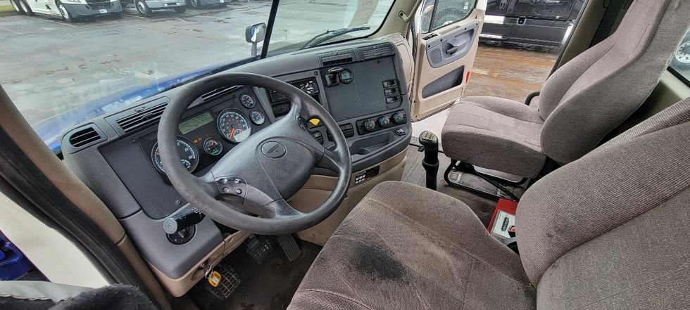 Day Cab Tractor-Heavy Duty Tractors-Freightliner-2018-Cascadia 12564ST-Middlefield-OH-409,354\n\t\tmiles-$ 39,250 - Image 10
