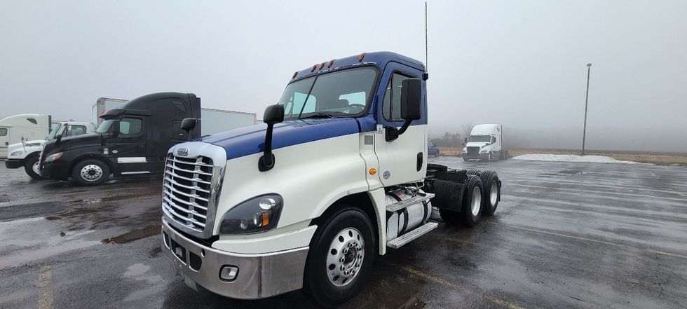 Day Cab Tractor-Heavy Duty Tractors-Freightliner-2018-Cascadia 12564ST-Middlefield-OH-409,354\n\t\tmiles-$ 39,250 - Image 3