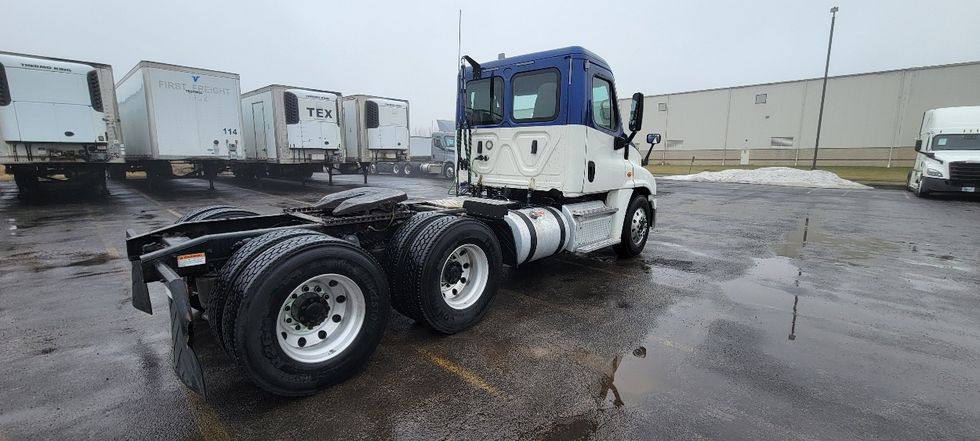 Day Cab Tractor-Heavy Duty Tractors-Freightliner-2018-Cascadia 12564ST-Middlefield-OH-409,354\n\t\tmiles-$ 39,250 - Image 7