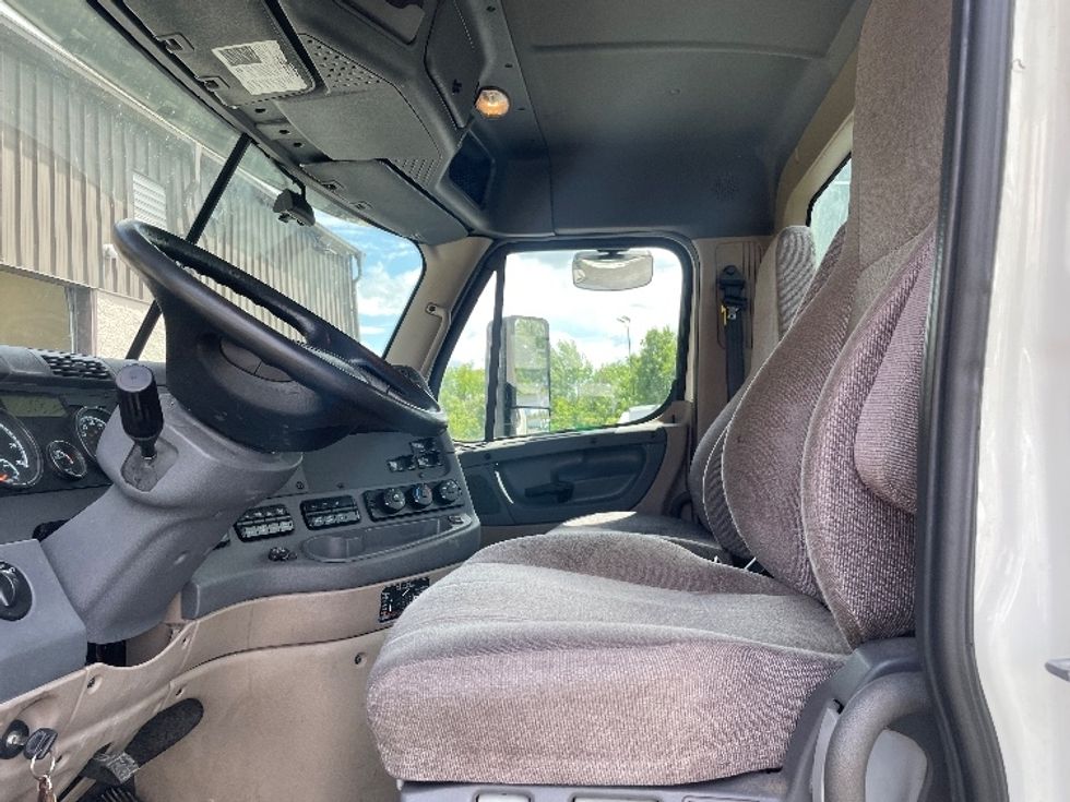 Day Cab Tractor-Heavy Duty Tractors-Freightliner-2018-Cascadia 12564ST-Middlefield-OH-423,303\n\t\tmiles-$ 46,500 - Image 10