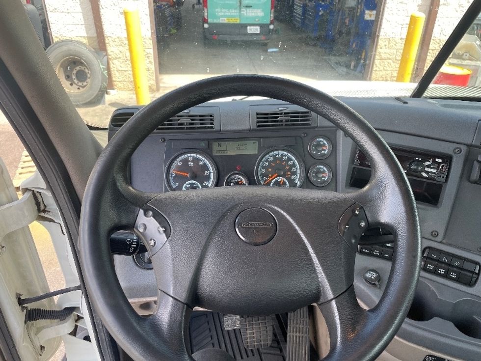 Day Cab Tractor-Heavy Duty Tractors-Freightliner-2018-Cascadia 12564ST-Middlefield-OH-423,303\n\t\tmiles-$ 46,500 - Image 11