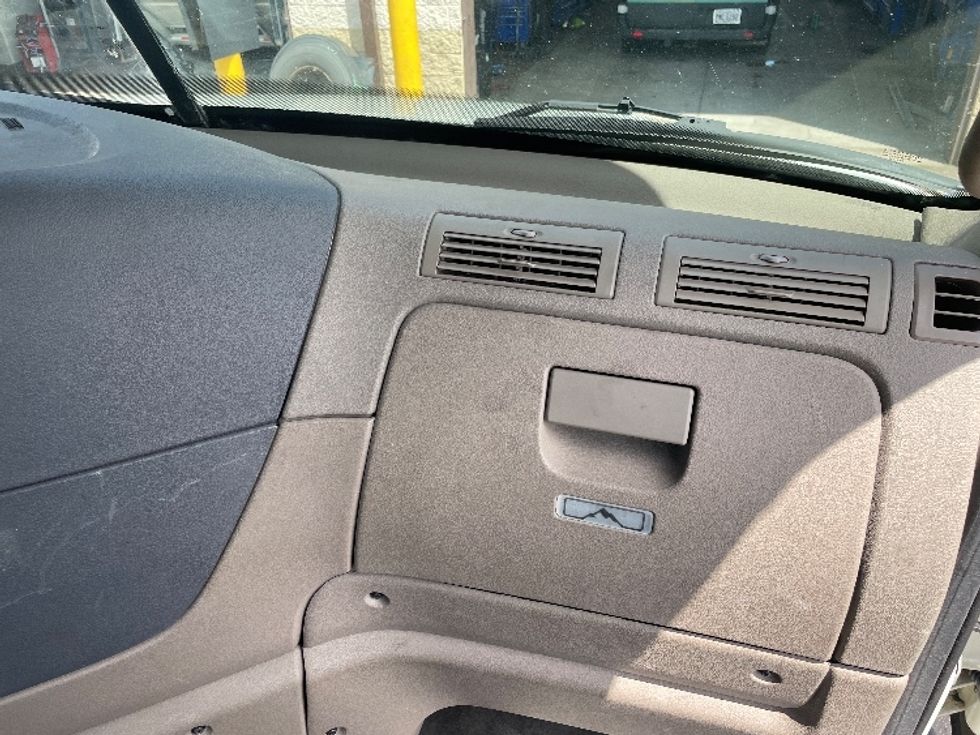 Day Cab Tractor-Heavy Duty Tractors-Freightliner-2018-Cascadia 12564ST-Middlefield-OH-423,303\n\t\tmiles-$ 46,500 - Image 13