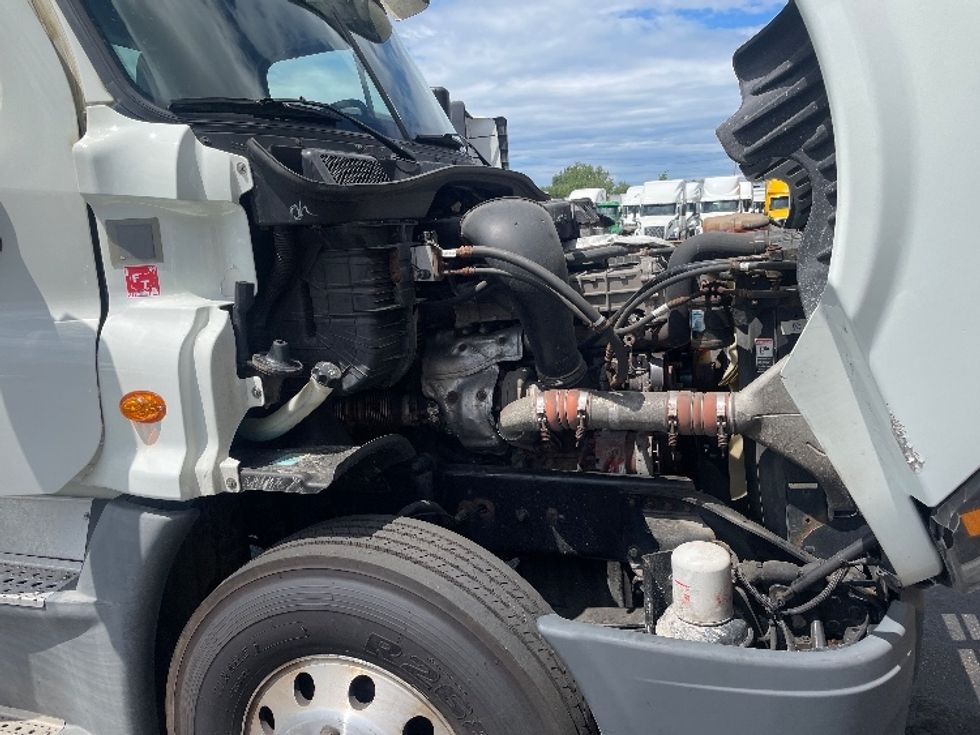 Day Cab Tractor-Heavy Duty Tractors-Freightliner-2018-Cascadia 12564ST-Middlefield-OH-423,303\n\t\tmiles-$ 46,500 - Image 15