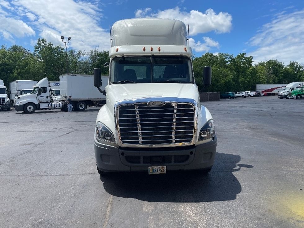 Day Cab Tractor-Heavy Duty Tractors-Freightliner-2018-Cascadia 12564ST-Middlefield-OH-423,303\n\t\tmiles-$ 46,500 - Image 2