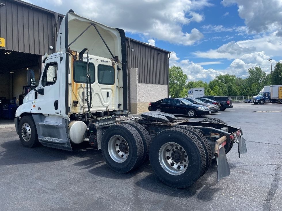 Day Cab Tractor-Heavy Duty Tractors-Freightliner-2018-Cascadia 12564ST-Middlefield-OH-423,303\n\t\tmiles-$ 46,500 - Image 5