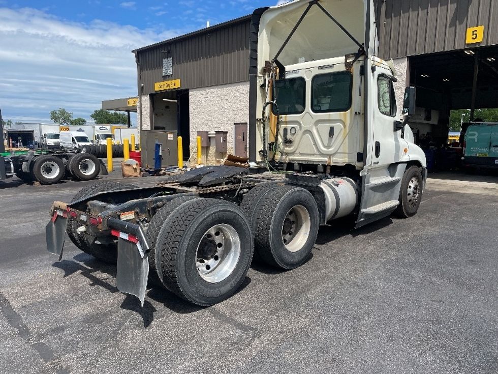 Day Cab Tractor-Heavy Duty Tractors-Freightliner-2018-Cascadia 12564ST-Middlefield-OH-423,303\n\t\tmiles-$ 46,500 - Image 7