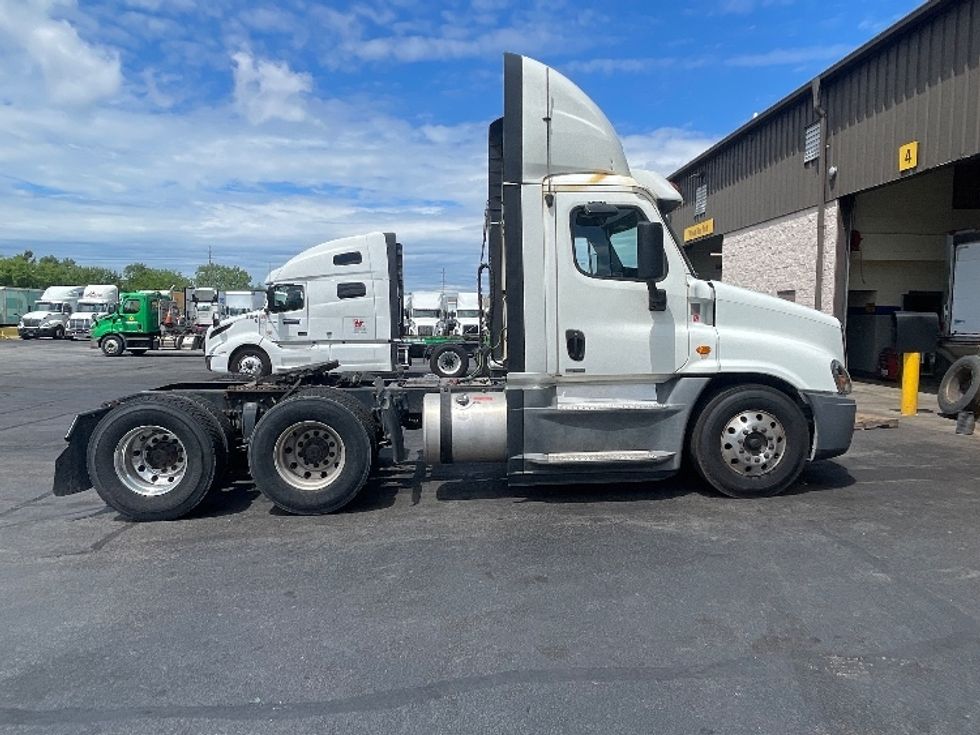 Day Cab Tractor-Heavy Duty Tractors-Freightliner-2018-Cascadia 12564ST-Middlefield-OH-423,303\n\t\tmiles-$ 46,500 - Image 8